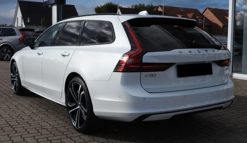 Volvo V90 B4 R-Design =NEW= Plus Dark / Panorama Гаранция Image 3