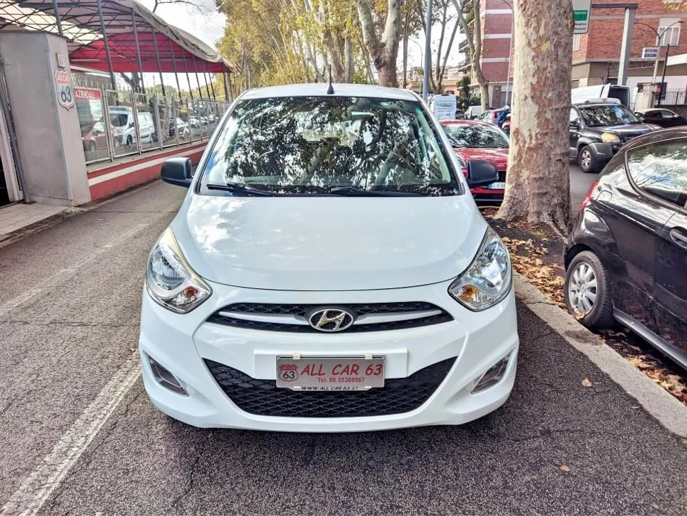 HYUNDAI i10 Image 2