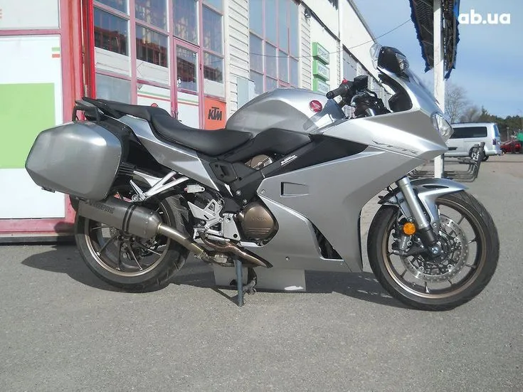 Honda VFR Image 3